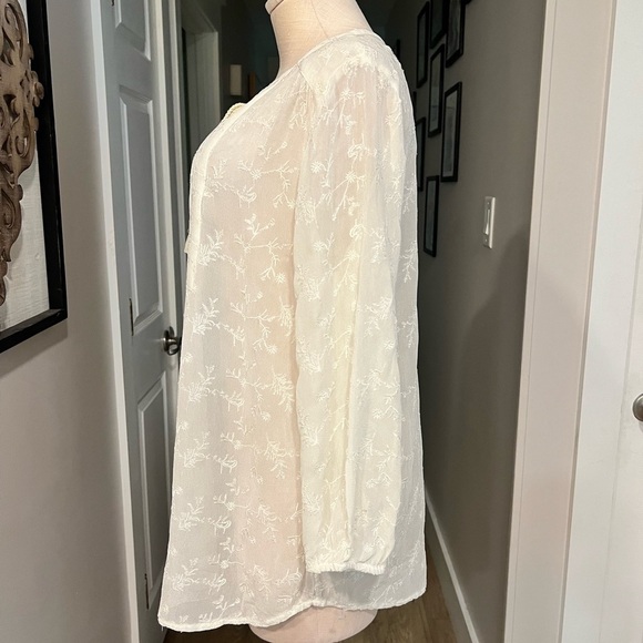 LUCKY BRAND NWOT ivory chiffon blouse with small botanical embroidery - Picture 13 of 14